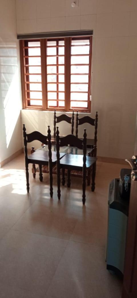 Sivaranjini Tourist Villa Guruvayur Ngoại thất bức ảnh